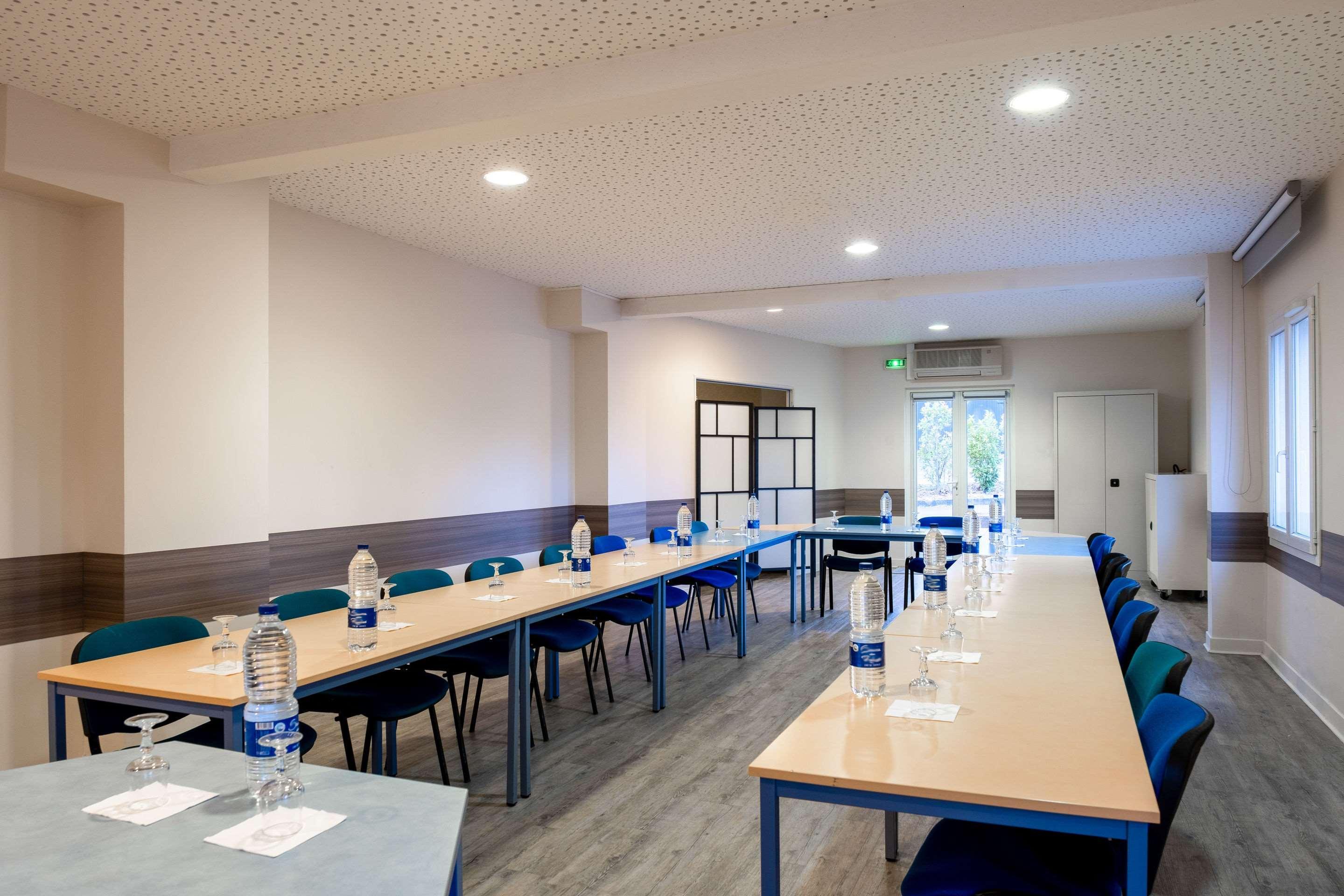 Hotel The Originals City, Des Arenes, 3*