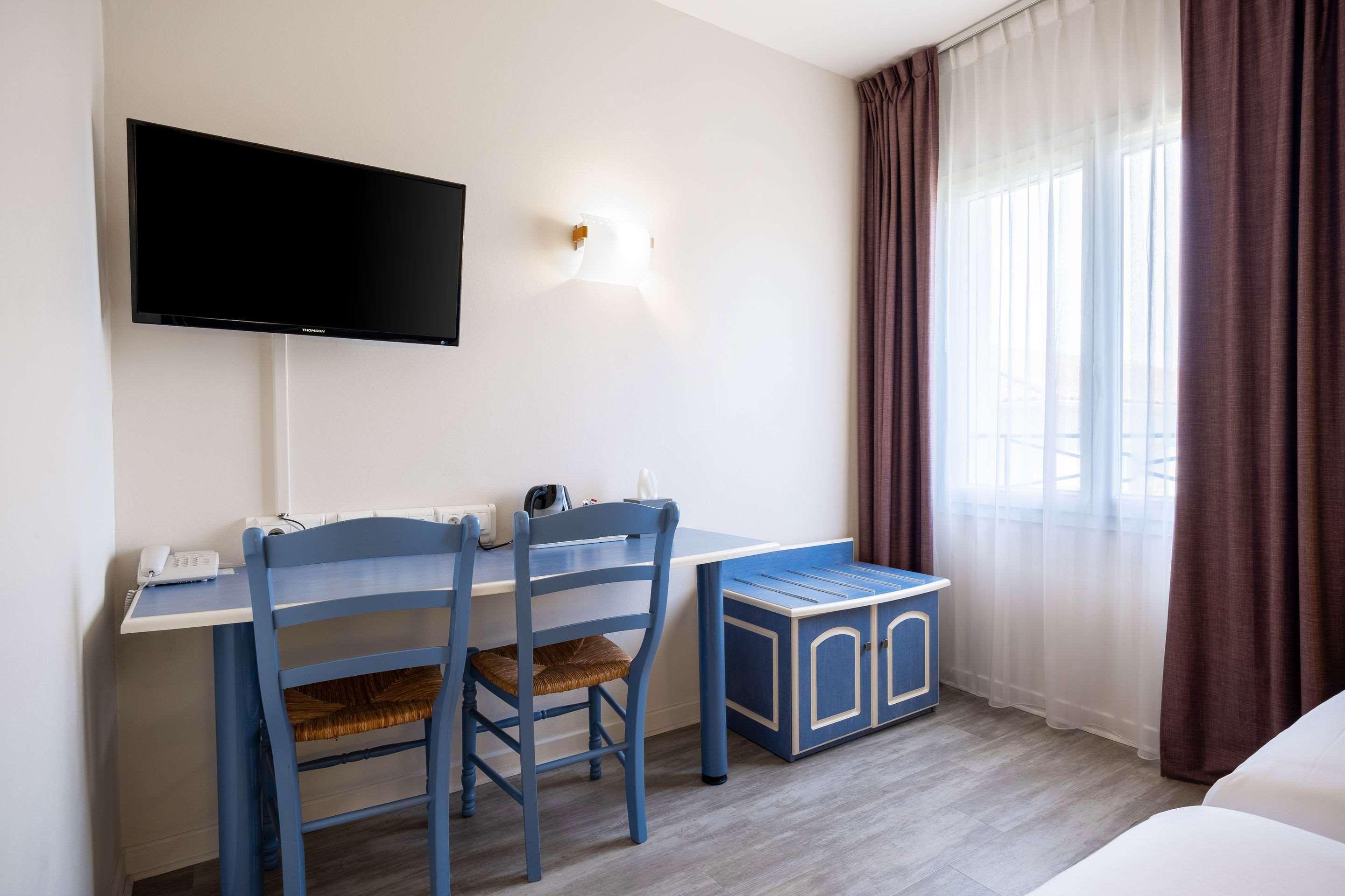 Hotel The Originals City, Des Arenes,