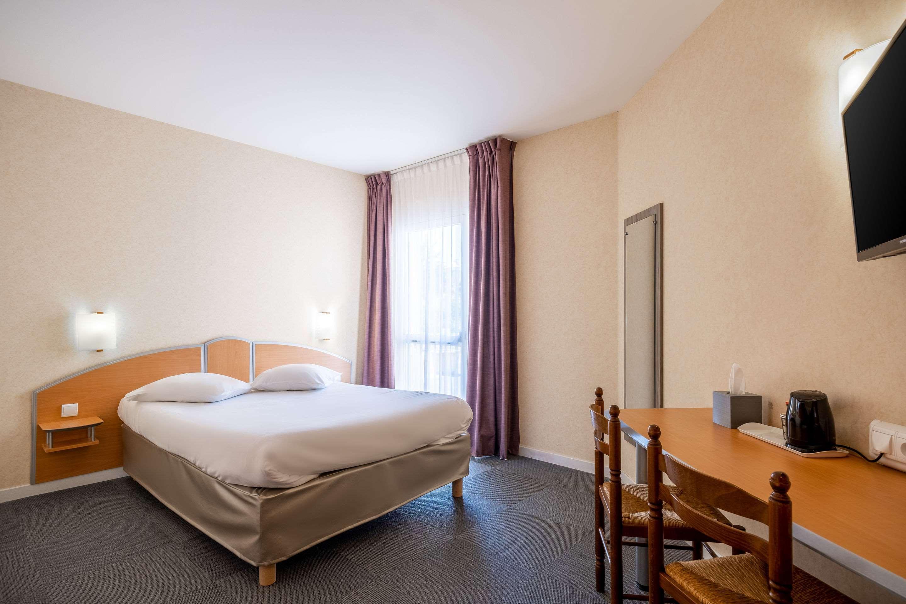 Hotel The Originals City, Des Arenes,