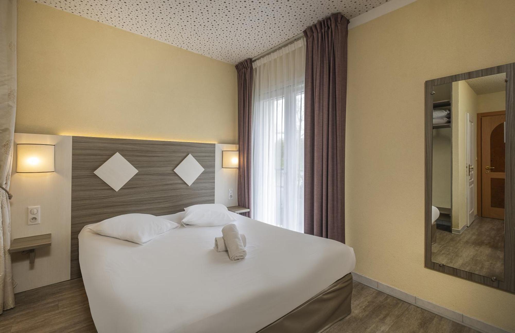 Hotel The Originals City, Des Arenes,